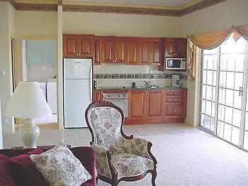 Cooroy Country Cottages Black Mountain Lodge
