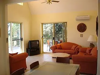 Cooroy Country Cottages Black Mountain Lodge